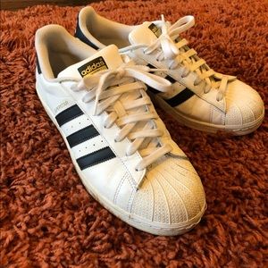 Men’s Adidas Superstar size 9.5 (women’s 11)